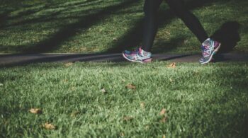sportif qui marche