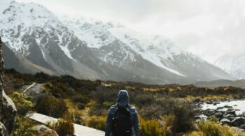 randonneur sous la pluie