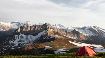 bivouac-devant-les-montagnes