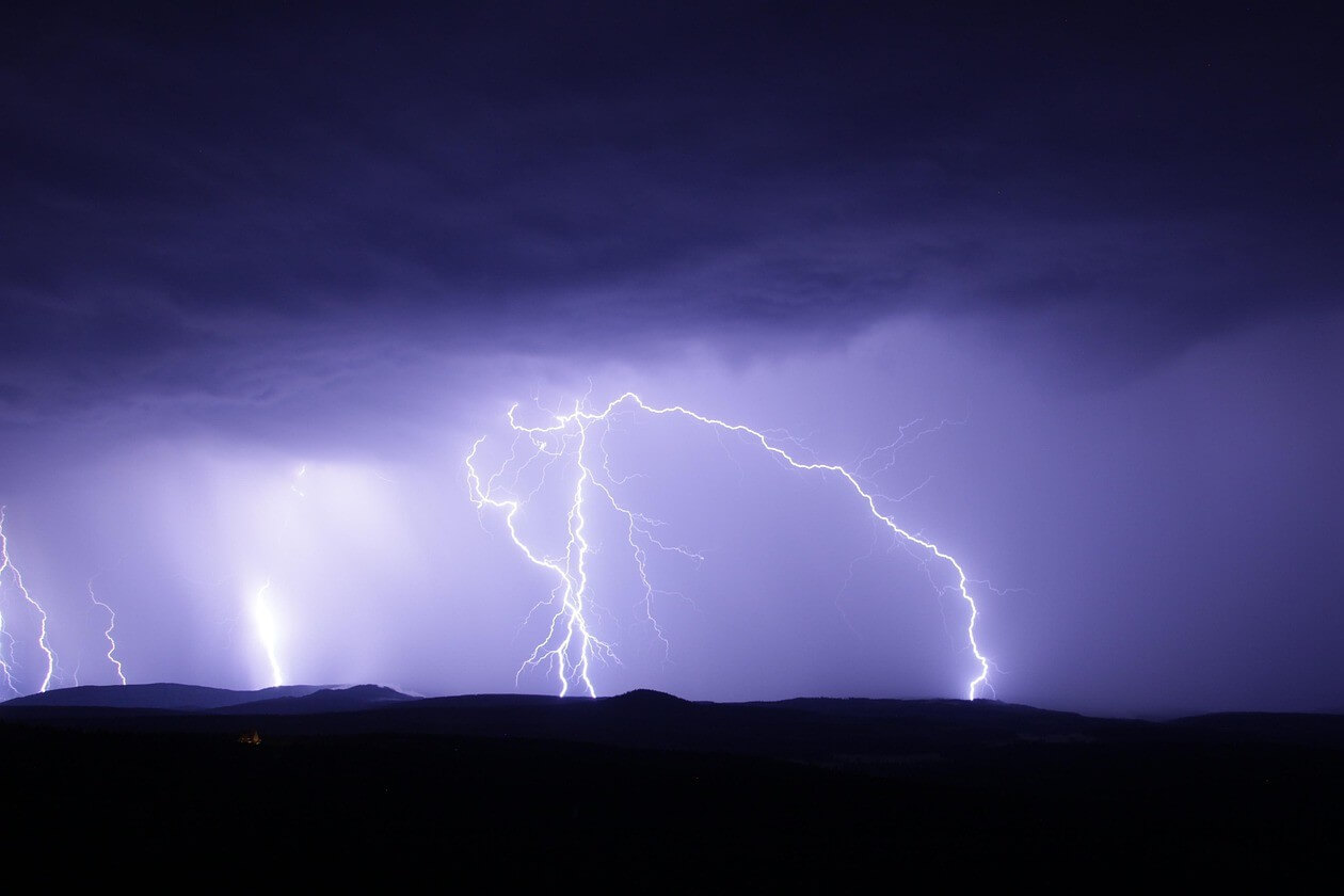 Comment gérer un orage sous sa tente en toute sécurité