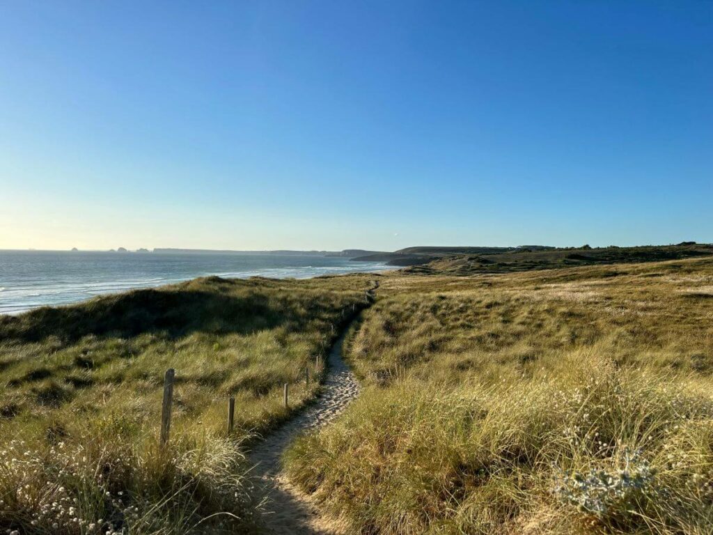 sentier de crozon dans le finistere
